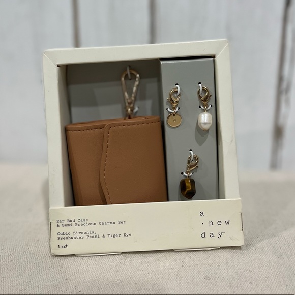 Clearance! ⚠️ NWT A New Day Caramel Ear Bud Case with Charm Set - Picture 1 of 9